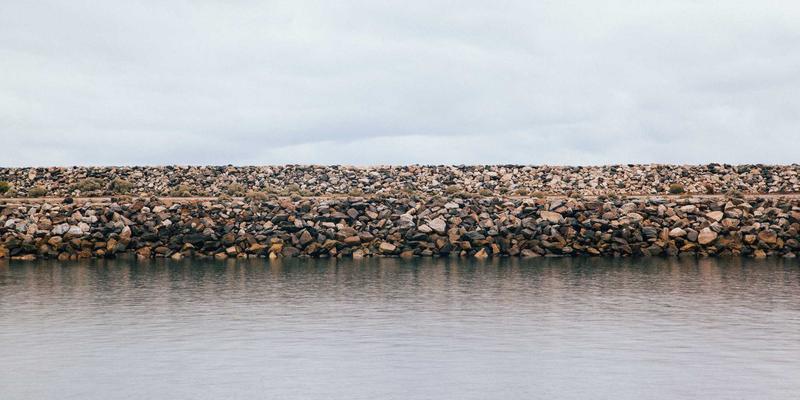 数字遗产的伦理困境：所有权、隐私与情感价值的生物伦理研究与社会责任