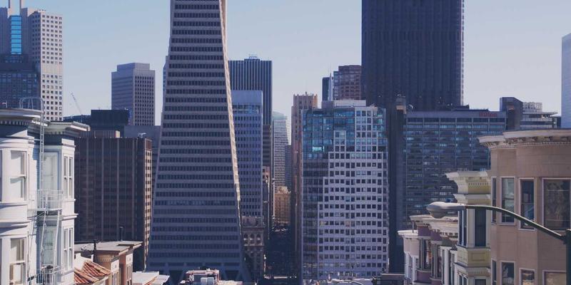 脑机接口与意识上传：技术伦理如何重塑人格定义与生命权边界